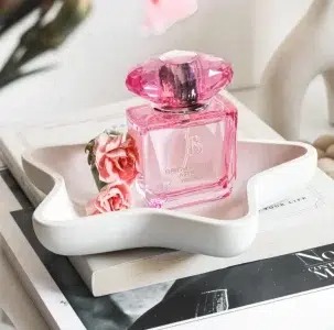 بهترین عطر زنانه با پخش بوی عالی: راهنمای انتخاب عطر مناسب