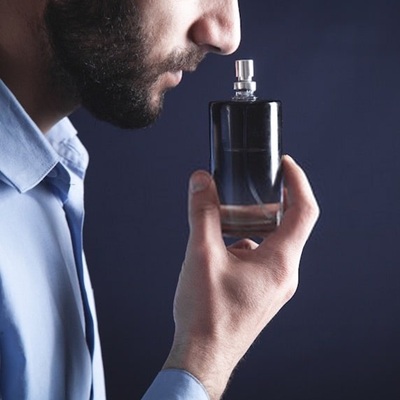 تشخیص بوی عطر از روی رنگ چگونه رنگ عطر می‌تواند رایحه آن را نشان دهد؟