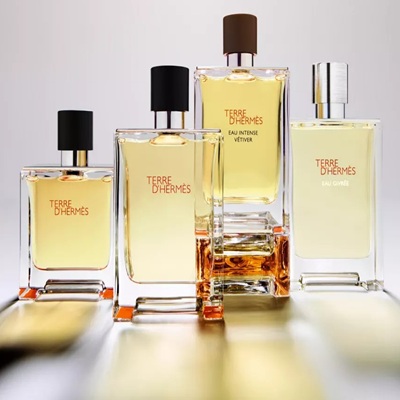 عطر و ادکلن تق هرمس: تجربه‌ای از رایحه‌های خاکی و ریشه‌ای در دنیای عطر