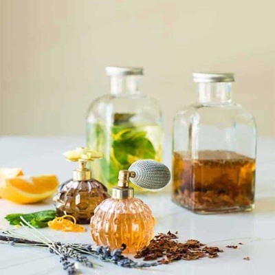 بهترین عطر و ادکلن های شرقی و ادویه‌ای: محبوب‌ترین رایحه‌های گرم و اغواکننده