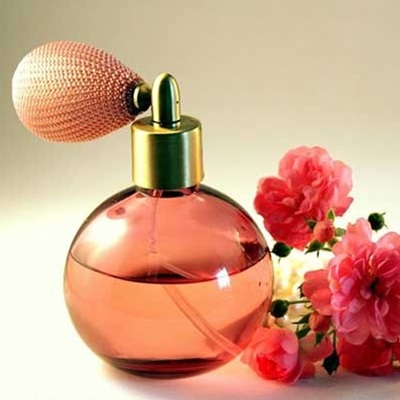 بهترین 10 عطر لاکچری زنانه برای سال 2025