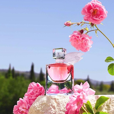 عطر و ادکلن با بوی گل ها: رایحه‌ای خاص و ماندگار