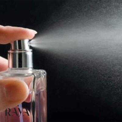 چگونه عطر و ادکلن را به درستی اسپری کنیم؟ راهنمای کامل