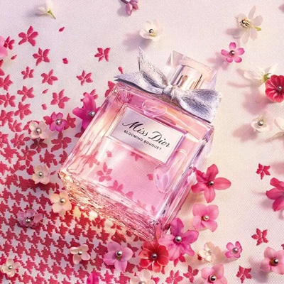 عطری که بوی گل رز میدهد