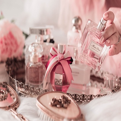 عطر ادکلن ملایم و شیرین زنانه
